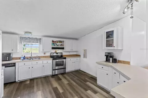 Kitchen - 35729 Huff Rd, Eustis, FL 32736 photo 2 of 2