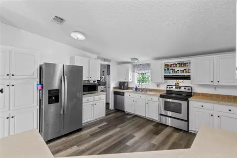 Kitchen - 35729 Huff Rd, Eustis, FL 32736 photo 1 of 2