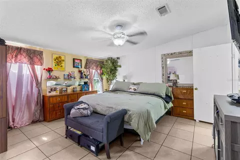 Bedroom - 35729 Huff Rd, Eustis, FL 32736 photo 1 of 5