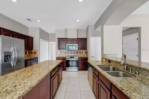 Kitchen - 1889 Pomegranate Ct, Ocoee, FL 34761 photo 3 of 4