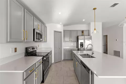 Kitchen - 5121 Four Strand Ct, Saint Cloud, FL 34772 photo 3 of 5
