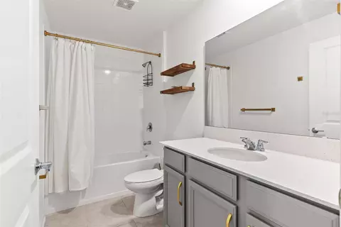 Bath - 5121 Four Strand Ct, Saint Cloud, FL 34772 photo 1 of 3