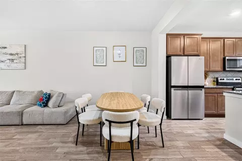 Dining - 5133 Sapling Sprout Dr, Orlando, FL 32829 photo 2 of 2