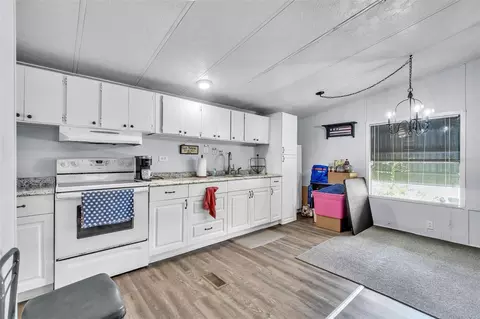 Kitchen - 2576 Lakota Ln, Saint Cloud, FL 34769 photo 2 of 4