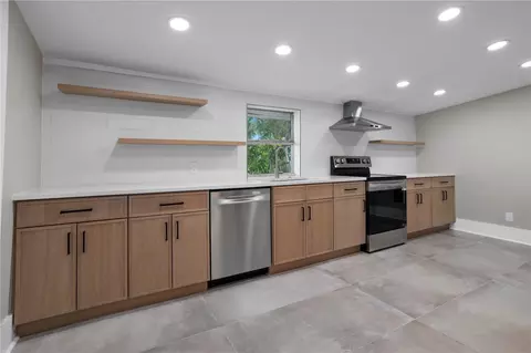 Kitchen - 821 E Lemon Ave, Eustis, FL 32726 photo 1 of 4