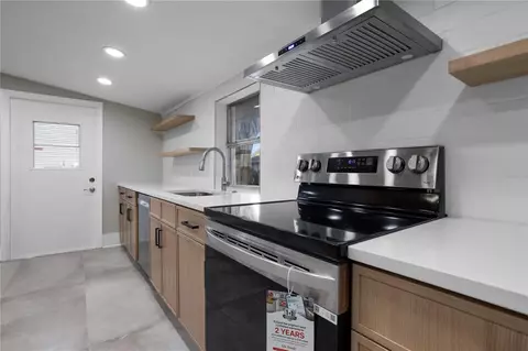 Kitchen - 821 E Lemon Ave, Eustis, FL 32726 photo 4 of 4