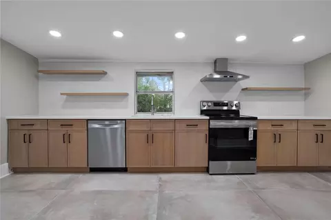 Kitchen - 821 E Lemon Ave, Eustis, FL 32726 photo 2 of 4