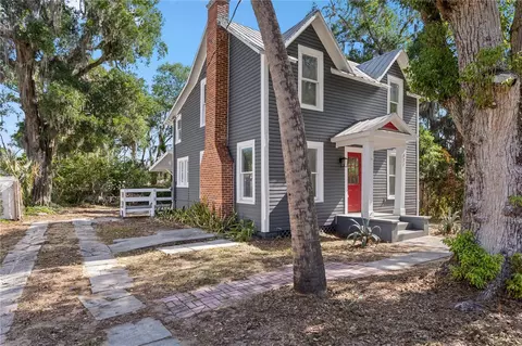 Exterior - 821 E Lemon Ave, Eustis, FL 32726 photo 3 of 8