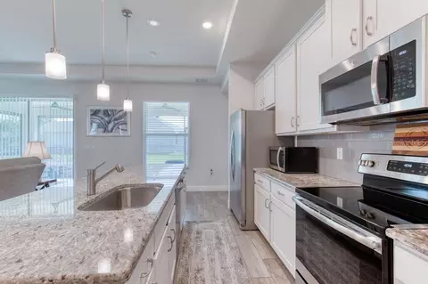 Kitchen - 5 Shear Water Trl, Ormond Beach, FL 32174 photo 2 of 3