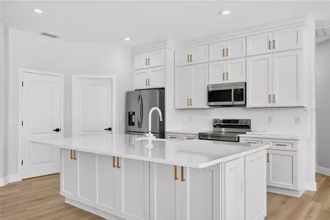 Kitchen - 572 Oceanside Blvd, Indialantic, FL 32903 photo 6 of 8