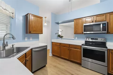 Kitchen - 2918 Canoe Cir, Saint Cloud, FL 34769 photo 3 of 4
