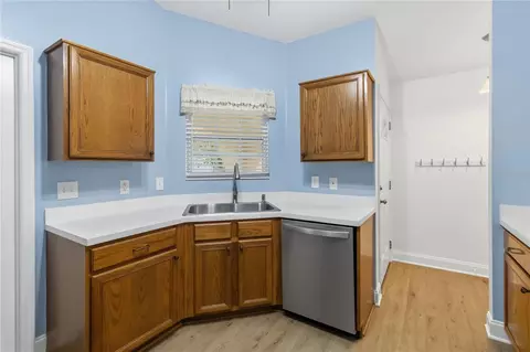 Kitchen - 2918 Canoe Cir, Saint Cloud, FL 34769 photo 4 of 4