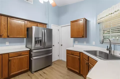 Kitchen - 2918 Canoe Cir, Saint Cloud, FL 34769 photo 2 of 4