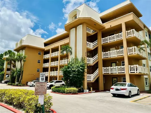 304 Golfview Rd #PH7, North Palm Beach, FL 33408