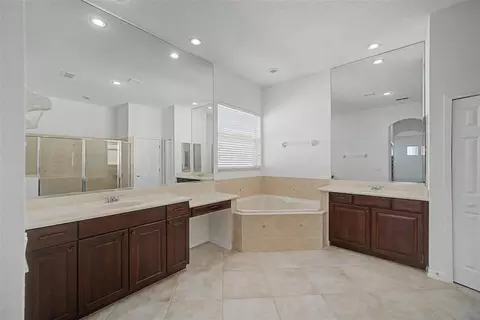 Bath - 6208 Talaria Dr, Windermere, FL 34786 photo 1 of 4