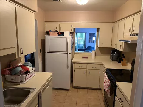 Kitchen - 821 Sleepy Harbour Dr, Ocoee, FL 34761 photo 2 of 4