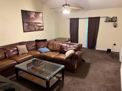 Living - 821 Sleepy Harbour Dr, Ocoee, FL 34761 photo 2 of 2