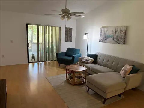 Living - 821 Sleepy Harbour Dr, Ocoee, FL 34761 photo 1 of 2