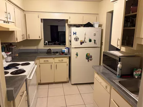 Kitchen - 821 Sleepy Harbour Dr, Ocoee, FL 34761 photo 4 of 4