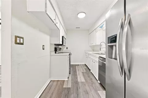 Kitchen - 3104 Garden Rd, Eustis, FL 32726 photo 1 of 3