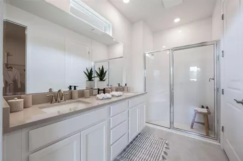 Bath - 3953 Kennebunk Loop, Mount Dora, FL 32757 photo 1 of 3