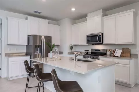 Kitchen - 3953 Kennebunk Loop, Mount Dora, FL 32757 photo 3 of 7