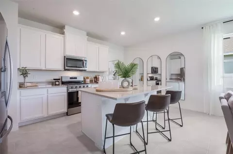 Kitchen - 3953 Kennebunk Loop, Mount Dora, FL 32757 photo 4 of 7