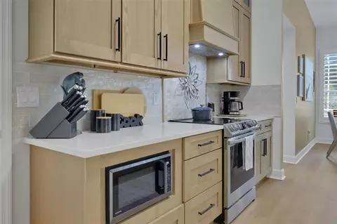 Kitchen - 1244 Harwick Ln, Ormond Beach, FL 32174 photo 8 of 9