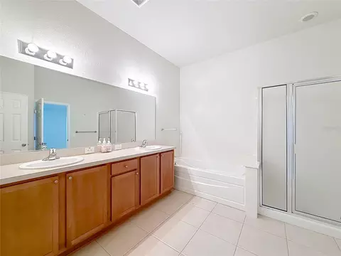 Bath - 5669 SW 40th St, Ocala, FL 34474 photo 4 of 6