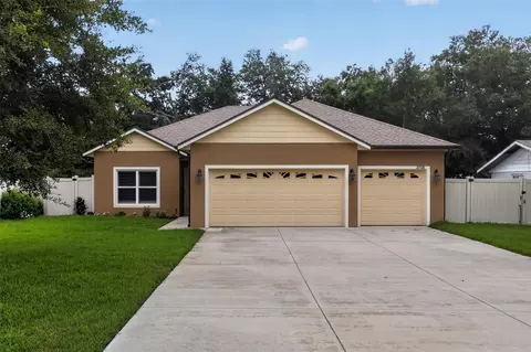 27728 Lisa Dr, Tavares, FL 32778