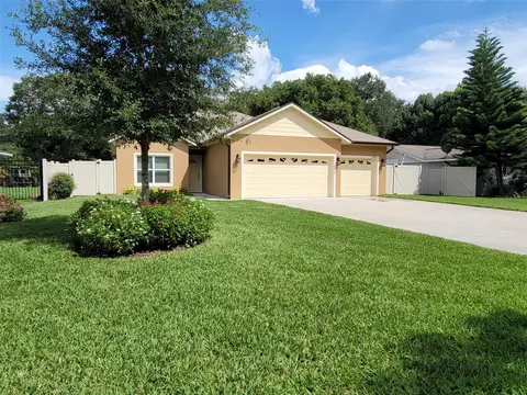 27728 Lisa Dr, Tavares, FL 32778