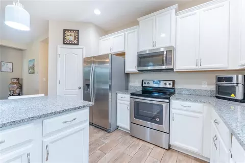 Kitchen - 3331 Sagebrush St, Harmony, FL 34773 photo 1 of 6