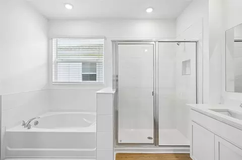 Bath - 2265 Hamden Way, Mount Dora, FL 32757 photo 3 of 4