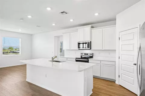 Kitchen - 2265 Hamden Way, Mount Dora, FL 32757 photo 2 of 8