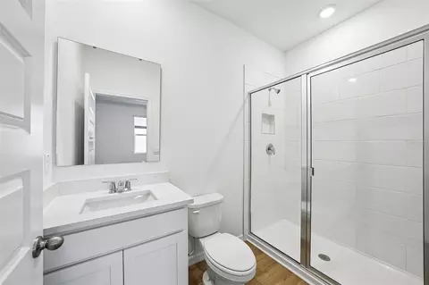 Bath - 2265 Hamden Way, Mount Dora, FL 32757 photo 1 of 4