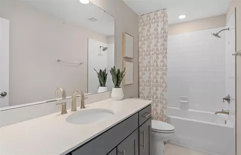 Bath - 5572 Sunlit Haven Dr, Clermont, FL 34714 photo 5 of 5