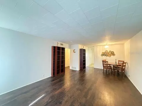 4032 57th St N #264, Kenneth City, FL 33709