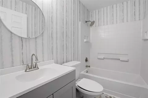 Bath - 254 Oleander Pl, Ormond Beach, FL 32174 photo 1 of 2