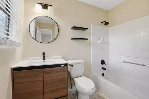 Bath - 254 Oleander Pl, Ormond Beach, FL 32174 photo 2 of 2