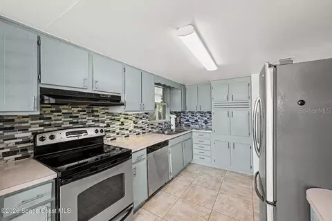 Kitchen - 2292 Lakeview Dr, Melbourne, FL 32935 photo 1 of 2