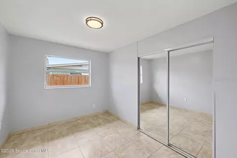 Bedroom - 2292 Lakeview Dr, Melbourne, FL 32935 photo 3 of 3