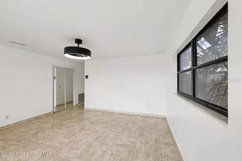Bedroom - 2292 Lakeview Dr, Melbourne, FL 32935 photo 1 of 3