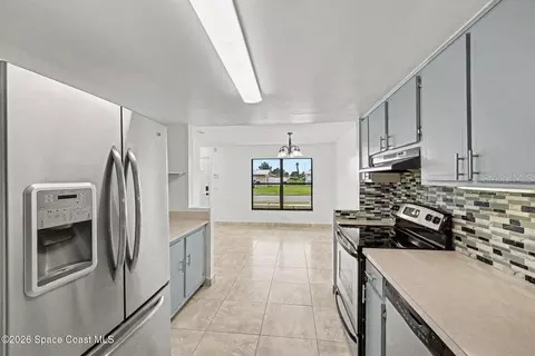 Kitchen - 2292 Lakeview Dr, Melbourne, FL 32935 photo 2 of 2