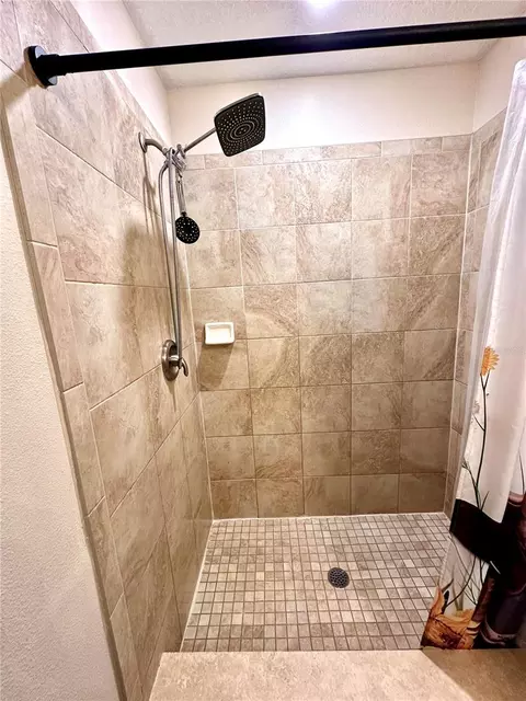 Bath - 40320 W 2nd Ave, Umatilla, FL 32784 photo 1 of 2