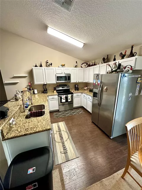Kitchen - 40320 W 2nd Ave, Umatilla, FL 32784 photo 1 of 1