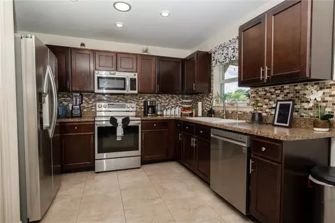 Kitchen - 263 Emerald Rd, Ocala, FL 34472 photo 3 of 4