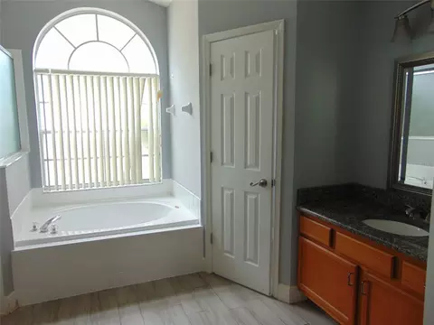 Bath - 3126 Samosa Hill Cir, Clermont, FL 34714 photo 2 of 8