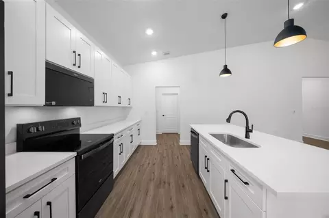 Kitchen - 10153 Lynnhaven Rd, Spring Hill, FL 34608 photo 2 of 5