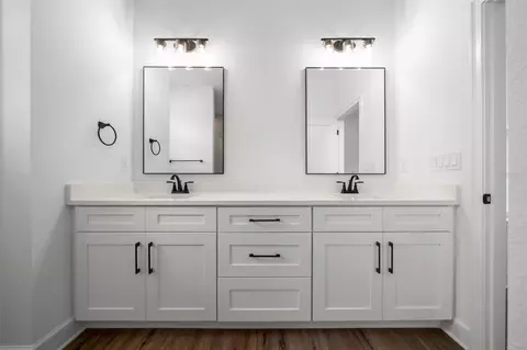 Bath - 10153 Lynnhaven Rd, Spring Hill, FL 34608 photo 1 of 7