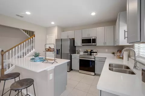 Kitchen - 621 Broadoak Dr, Dundee, FL 33838 photo 2 of 5
